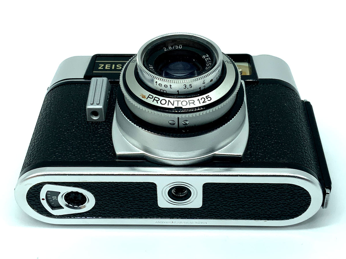 Appareil photo télémétrique Zeiss Ikon Colora avec objectif Novicar 50 mm f/2.8 dans son emballage d'origine, appareil photo argentique