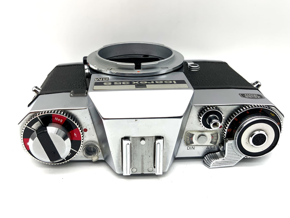Appareil photo reflex Zeiss Ikon Icarex 35S (BM) avec boîtier reflex 35 mm à baïonnette Icarex ! Dos défectueux !