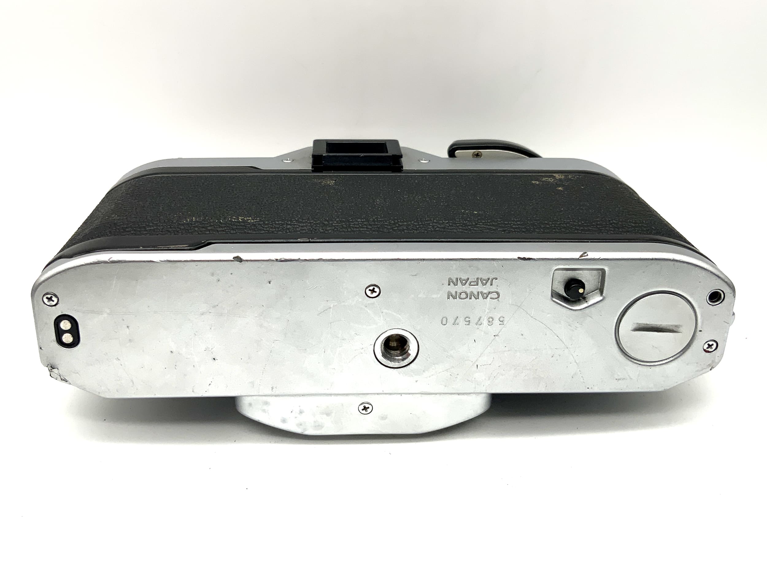 Boîtier reflex Canon AV-1 avec objectif Canon FD 35 mm argentique