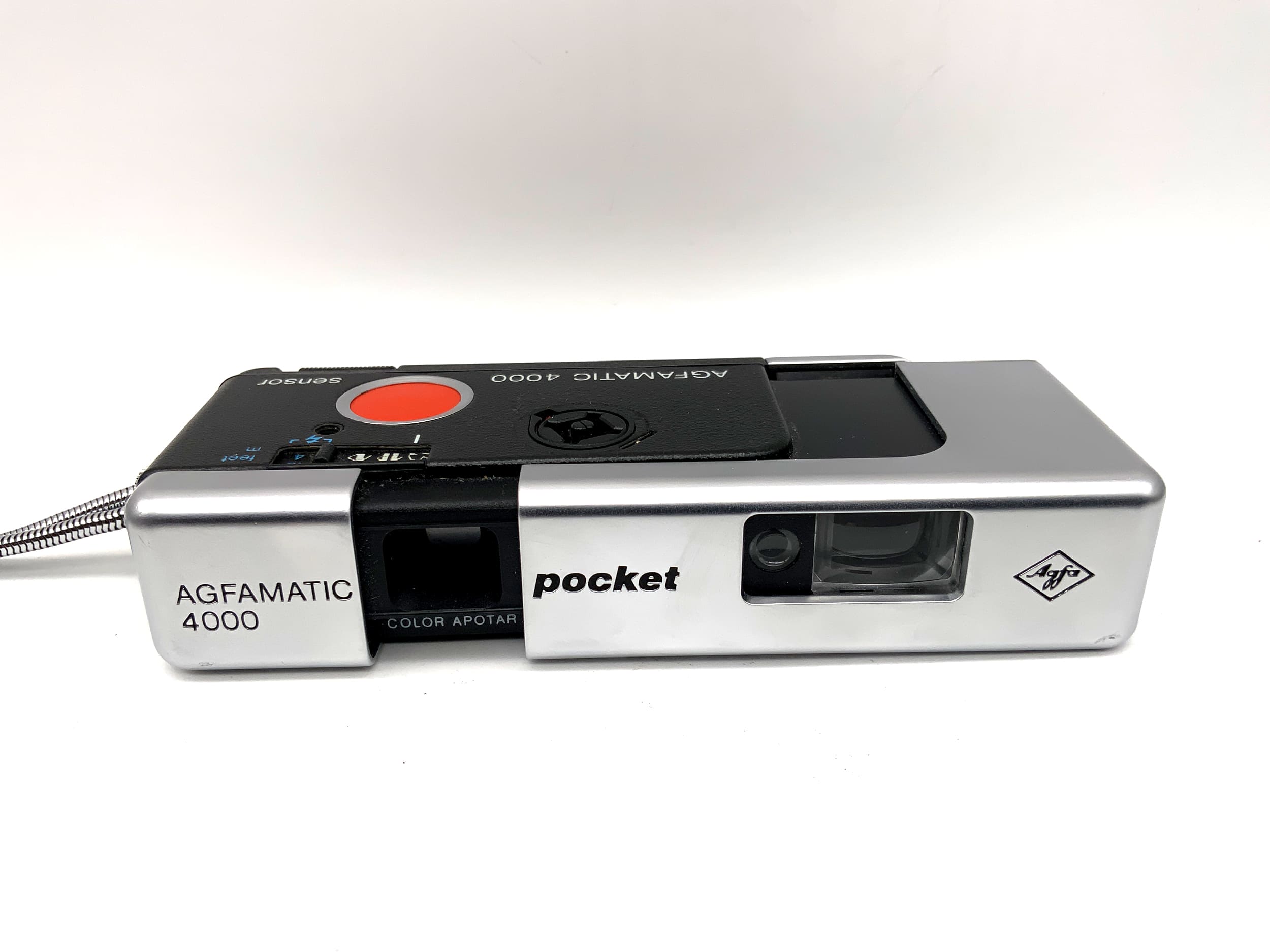 Appareil photo à visée Agfa Agfamatic 4000 avec appareil photo analogique miniature Color Apotar