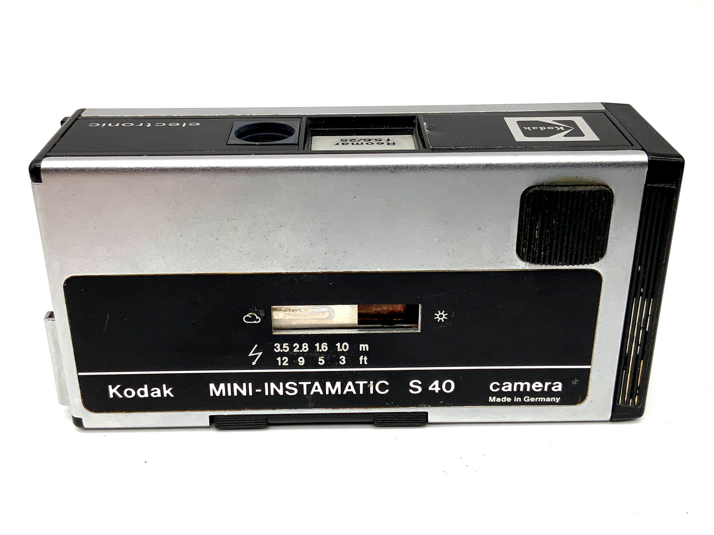 Kodak Mini-Instamatic S40 viewfinder camera with Reomar 5.6/25 mini camera