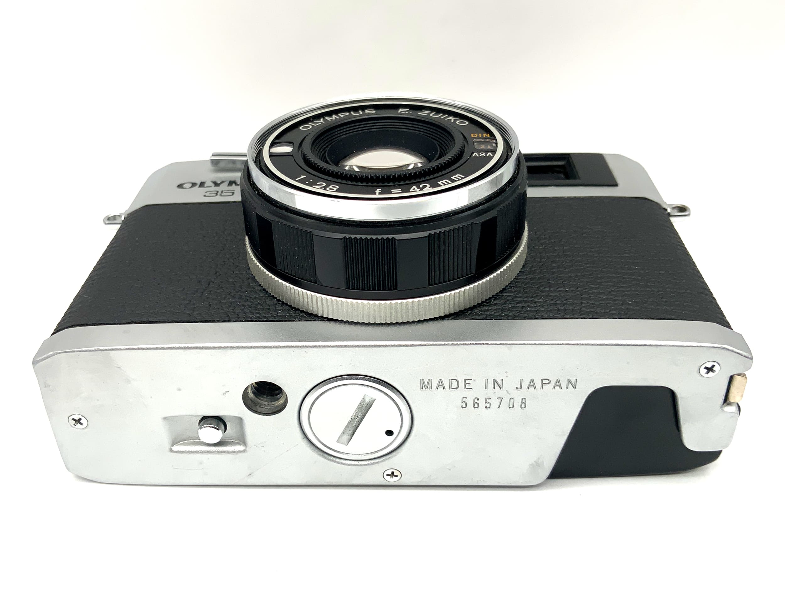 Olympus 35 RC rangefinder camera with E.Zuiko 42mm 1:2.9 rangefinder camera analog camera