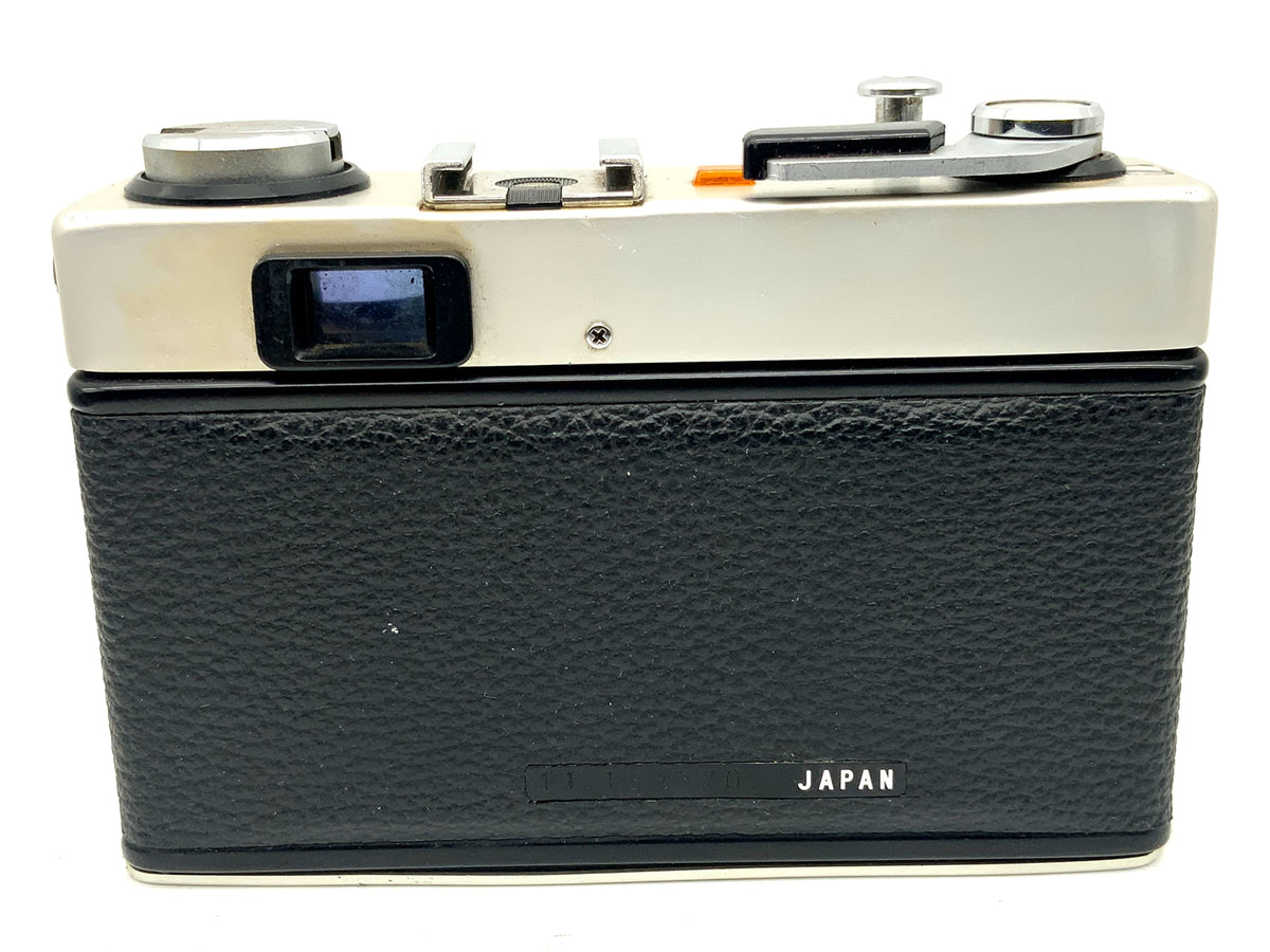 Ricoh 800 EES rangefinder camera with Rikenon 40mm 1:2.8 analog camera
