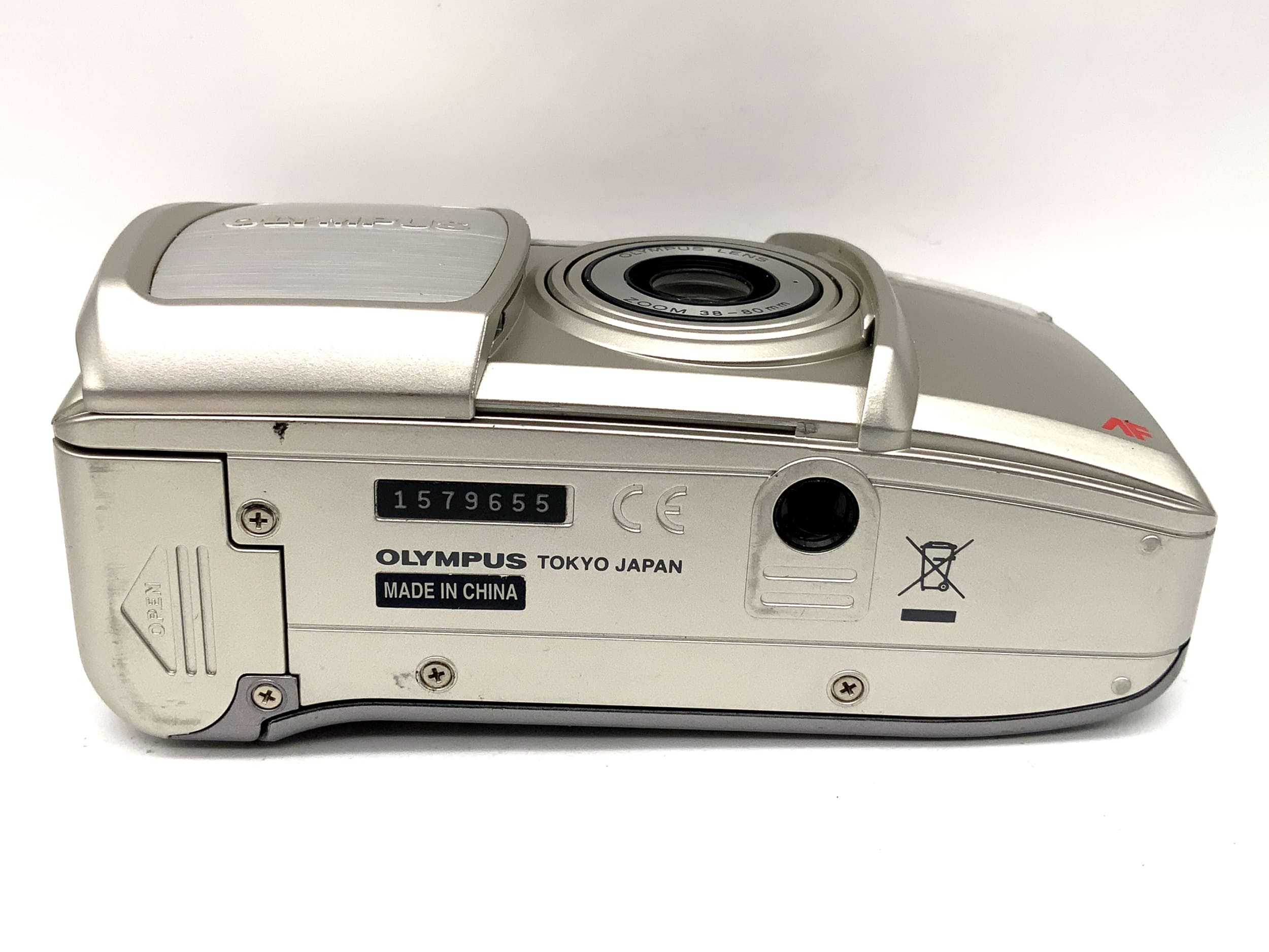 Appareil photo compact Olympus Superzoom 80s Point&amp;Shoot avec objectif 38-80 mm (appareil photo argentique)