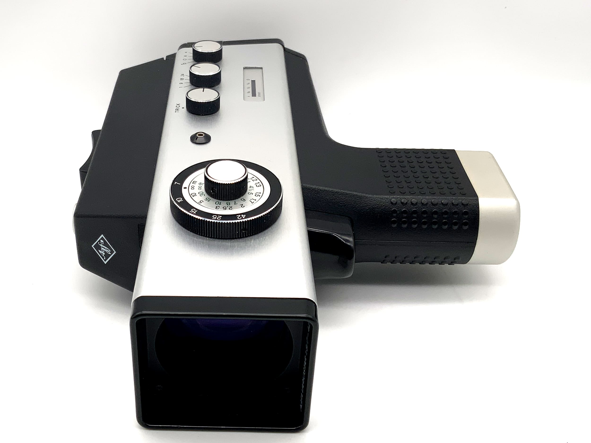 Caméra Agfa Movexoom 3000 avec pellicule étroite Variostar 1.8/7-42 mm Super 8