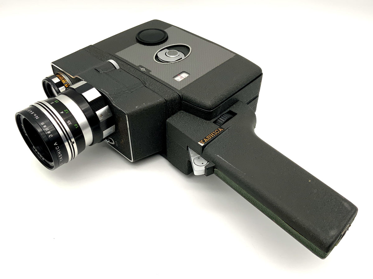 Appareil photo argentique Yashica UP Umatic Power avec zoom motorisé 1:1,8 et poignée double objectif 8 mm