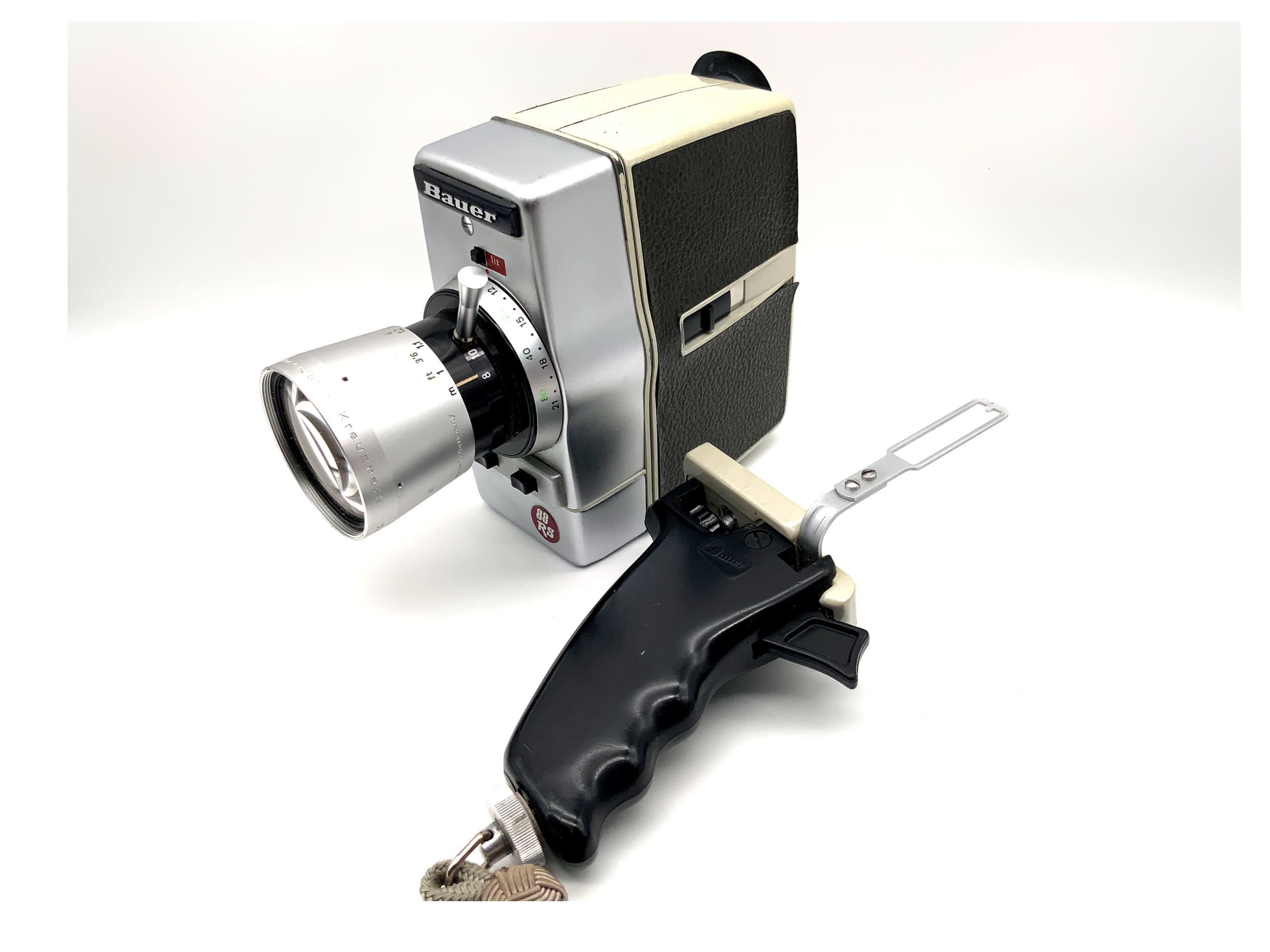 Caméra argentique Bauer 88RS avec objectif Variogon 1:1.8/8-48 et poignée pour film double 8 mm