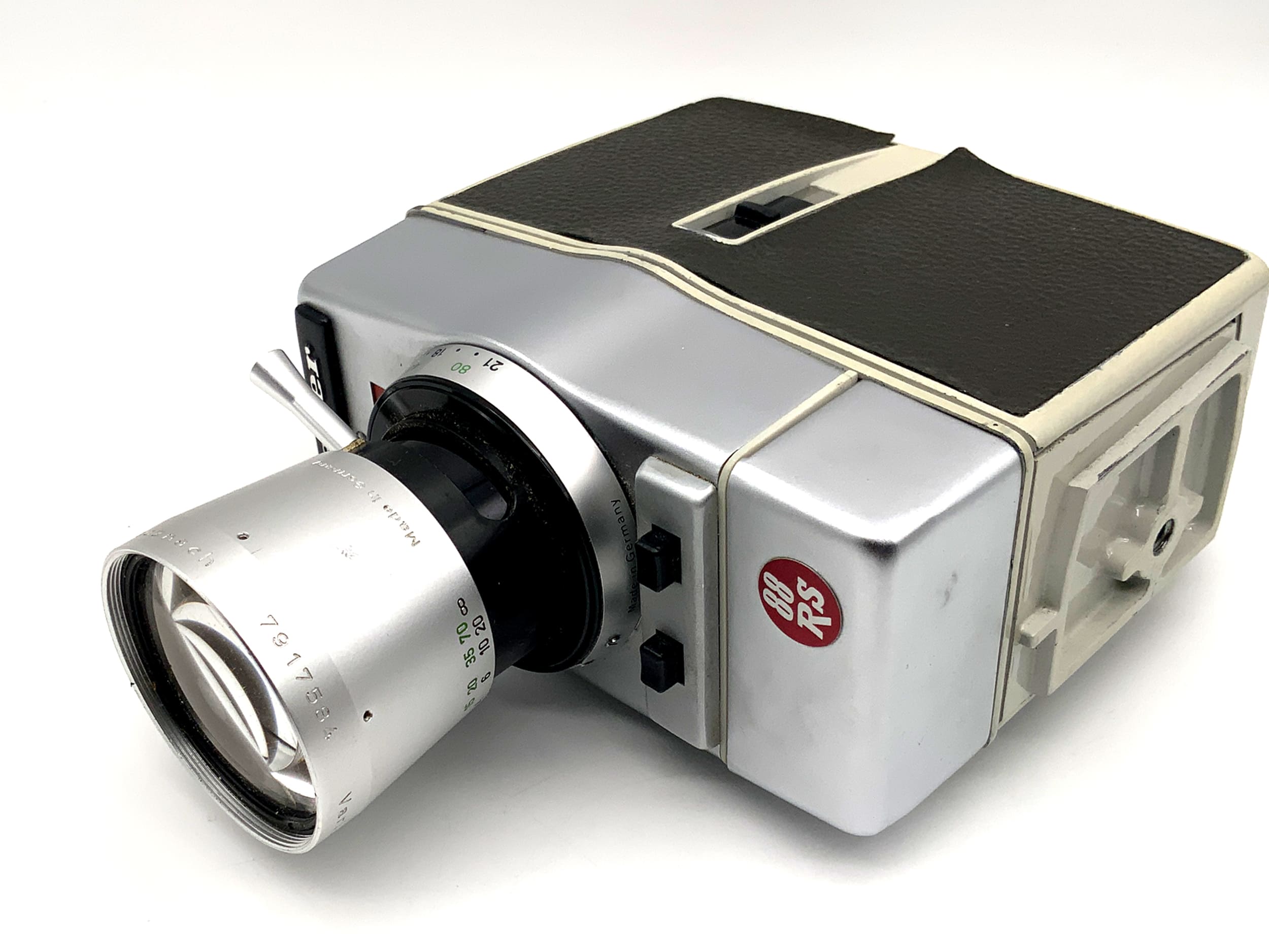 Caméra argentique Bauer 88RS avec objectif Variogon 1:1.8/8-48 et poignée pour film double 8 mm