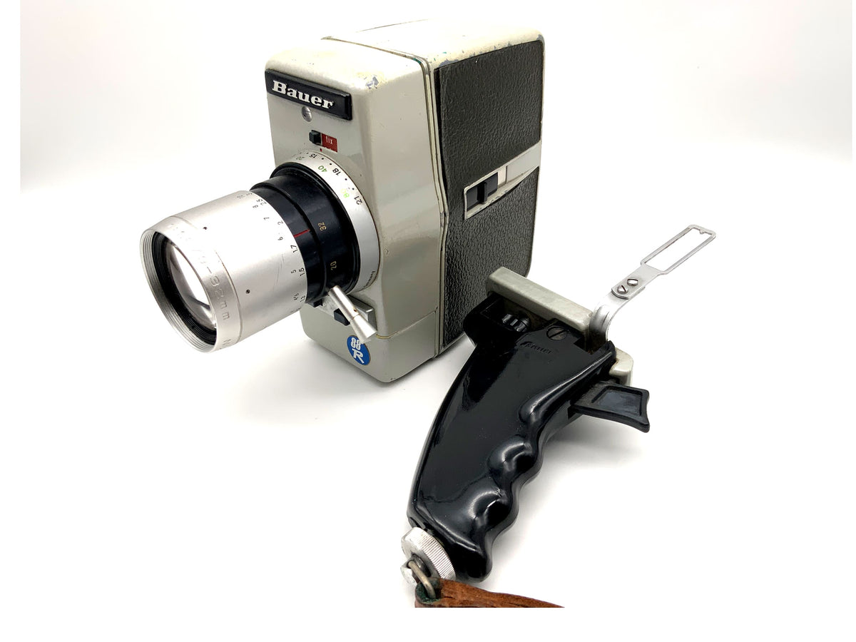 Caméra argentique Bauer 88R avec objectif variable 1:1,8/9-32 mm et poignée pour film double 8 mm