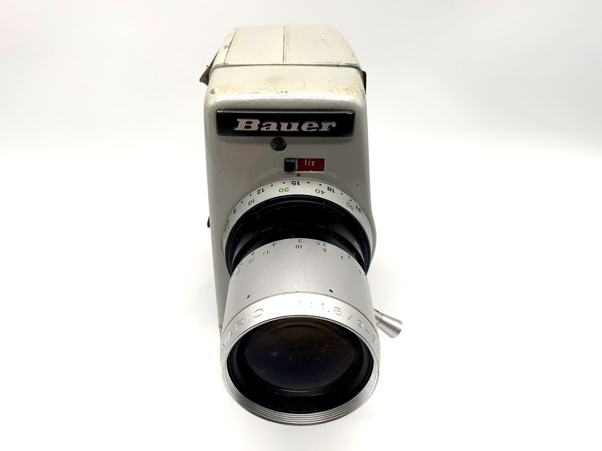 Caméra argentique Bauer 88R avec objectif variable 1:1,8/9-32 mm et poignée pour film double 8 mm