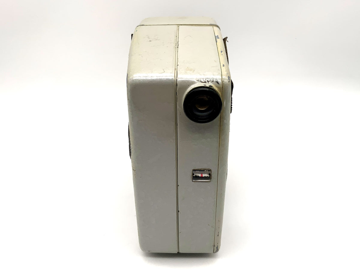 Caméra argentique Bauer 88R avec objectif variable 1:1,8/9-32 mm et poignée pour film double 8 mm